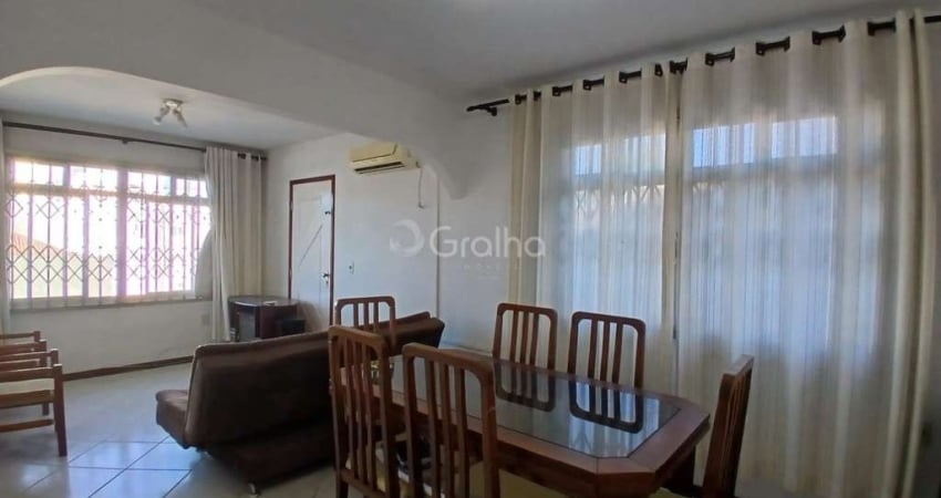 Casa Residencial de 143m² com 4 quartos na Trindade