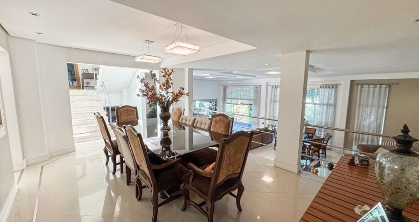 Casa Residencial de 680m² com 4 suítes no Bosque das Mansões