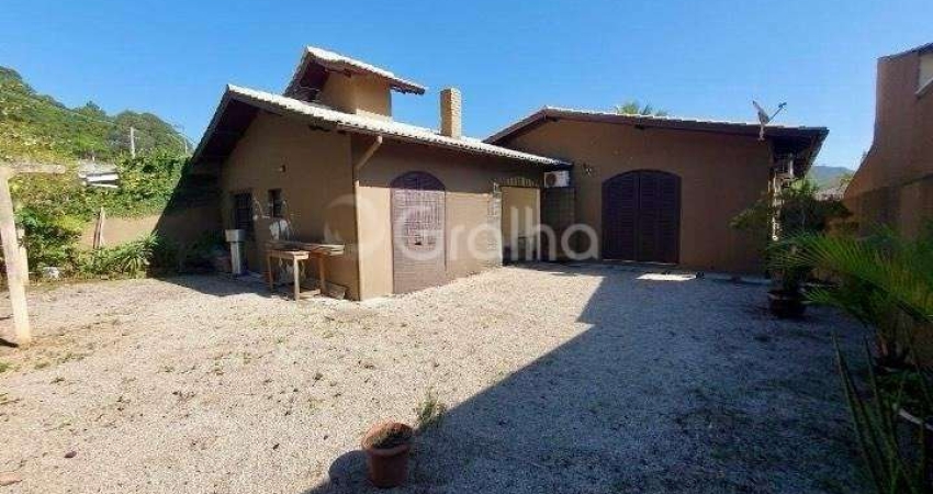 Casa Residencial de 182 m² com 4 quartos sendo 1 suíte no Itacorubi
