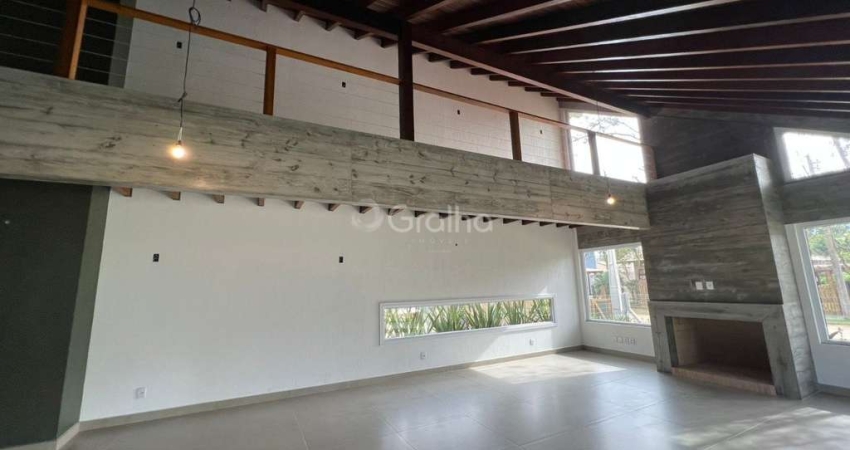 Casa Alto Padrão de 252m² com  3 Suítes em Garopaba