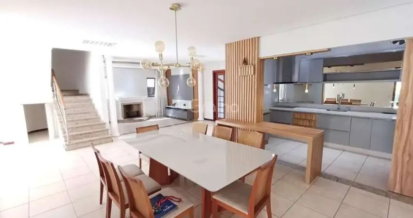 Casa Residencial de 238 m² com 2 quartos sendo 2 suítes no bairro Flor de Nápolis em São José