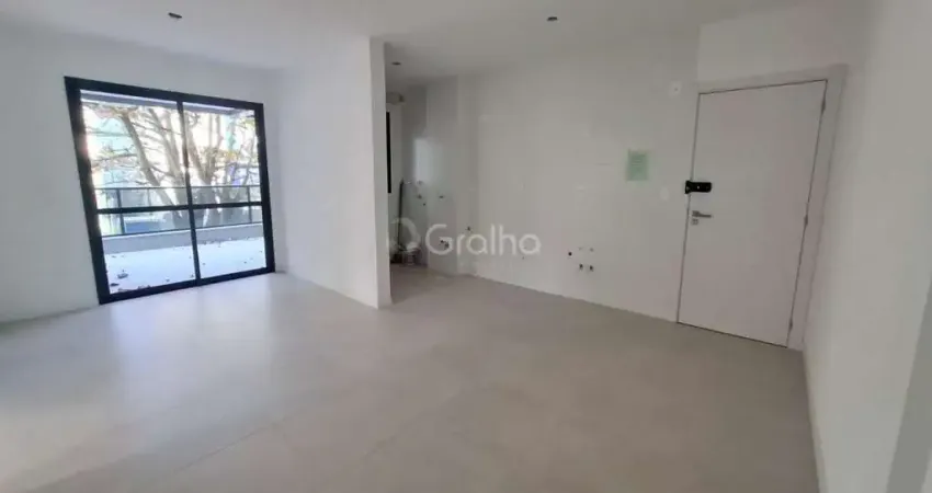 Apartamento de 121m² com 2 quartos sendo 1 suíte na Carvoeira