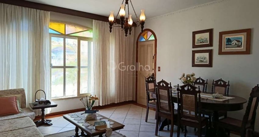 Casa Residencial de 140m² com 3 quartos na Trindade