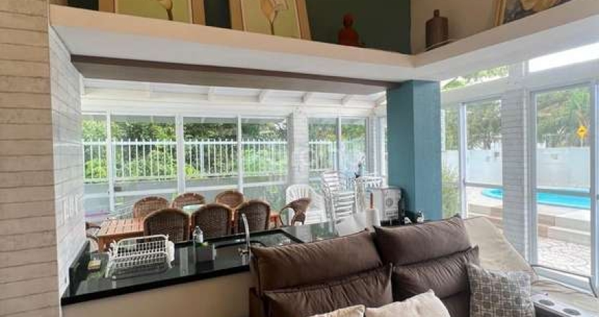 Casa residencial com 3 quartos, sendo 1 suíte e 119m² privativos no bairro Daniela, Florianópolis