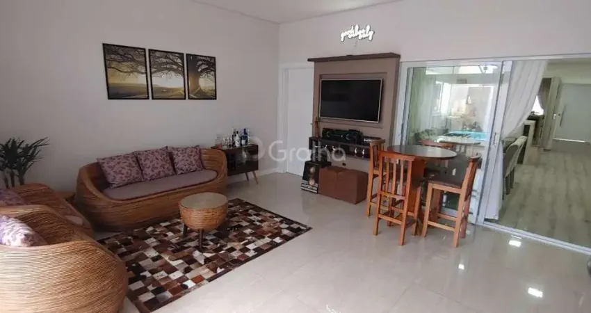 Casa de 196m² com 3 quartos sendo 1 suíte no Carianos