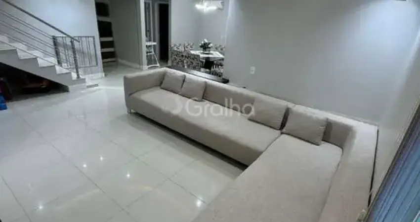 Casa Espaçosa com 4 Dormitórios e Área de Lazer em Caldas da Imperatriz