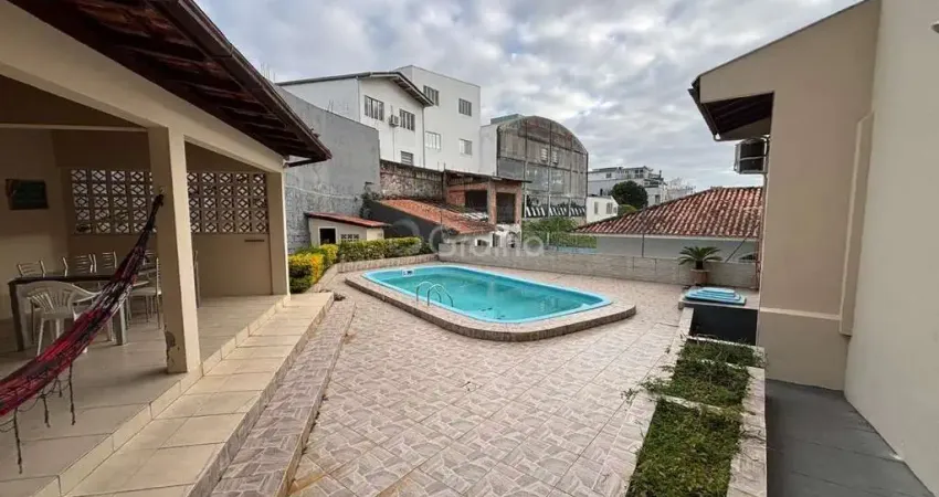 Casa residencial com 4 quartos em Barreiros, São José.