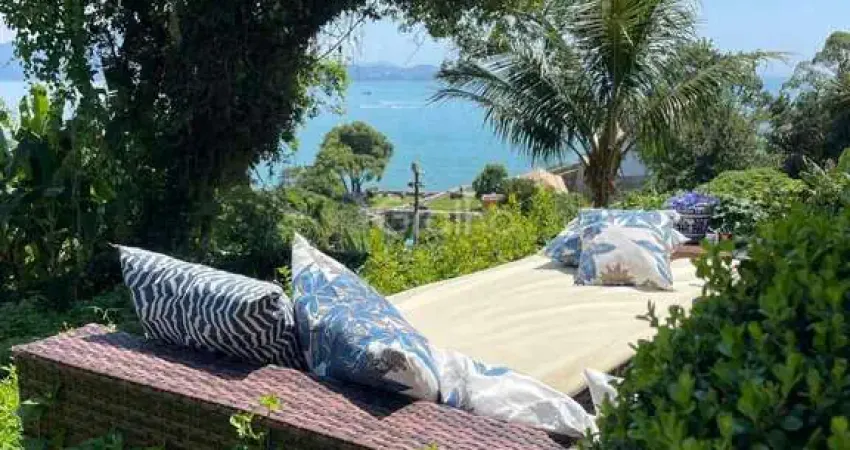 Casa residencial com 3 quartos com 250,00m² na praia do forte.