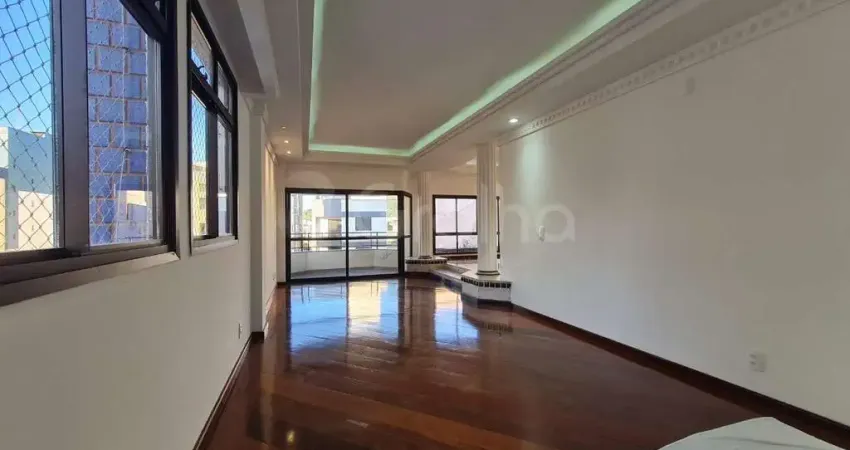 Cobertura duplex de 483m² com 4 quartos sendo 1 suíte no centro