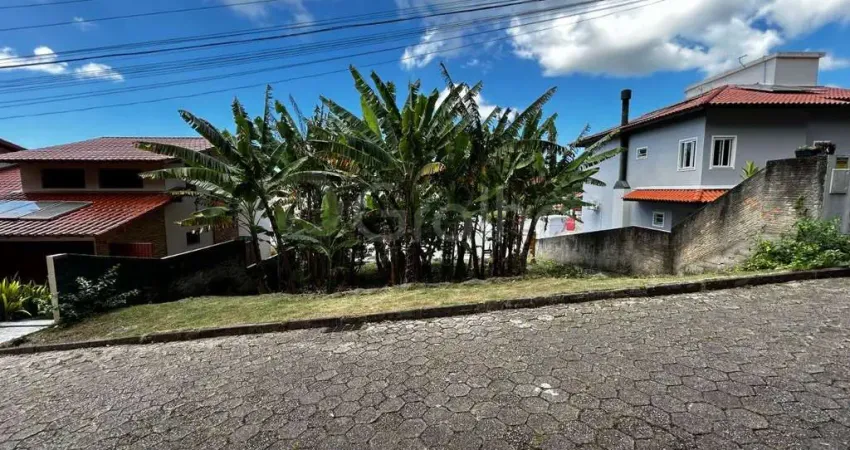 Terreno com 750m² de área total no bairro trindade, florianópolis