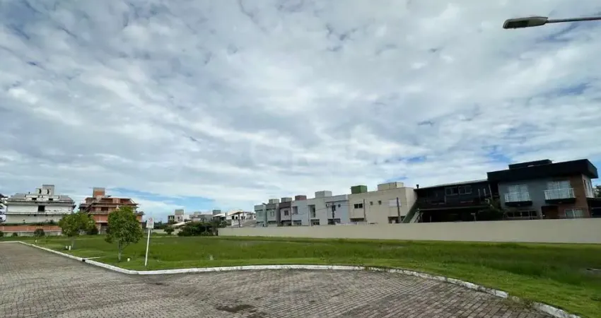 Terreno em condomínio fechado à venda na Rua Camarinhas, --, Campeche, Florianópolis