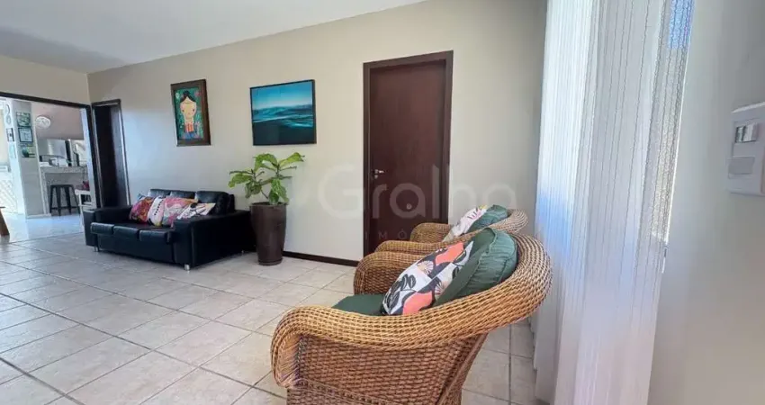 Casa residencial com 6 quartos sendo 2 suítes com 270m² na praia brava, florianópolis.