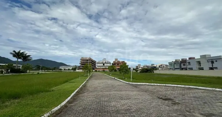 Terreno em condomínio fechado à venda na Rua Camarinhas, --, Campeche, Florianópolis