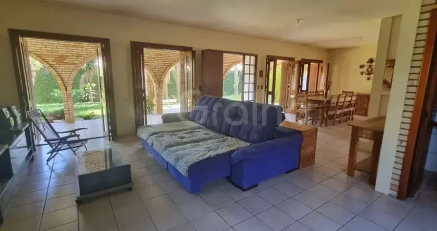 Casa residencial com 2 quartos sendo 1 suíte com 248m² na vargem grande, florianópolis.