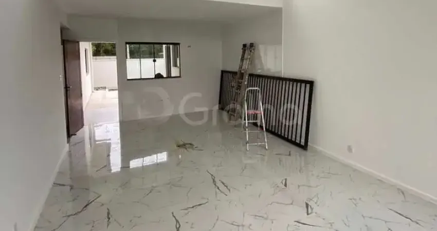 Casa à venda com 03 dormitorios sendo 01 suíte no bairro Lisboa III em Forquilhas São José SC