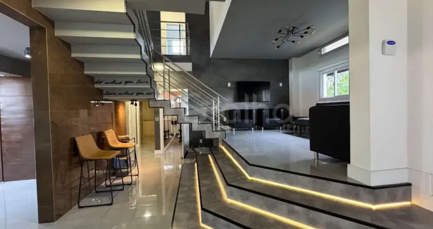 Casa Residencial com 4 quartos sendo 3 suítes, com 237,15m² em Jurerê, Florianópolis.