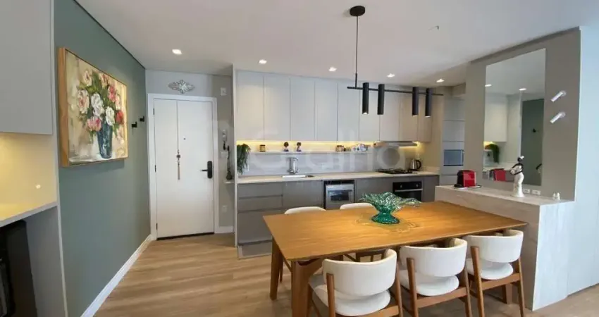 Lindo apartamento com 02 dormitorios sendo 01 suite com 1 vaga de garagem.,