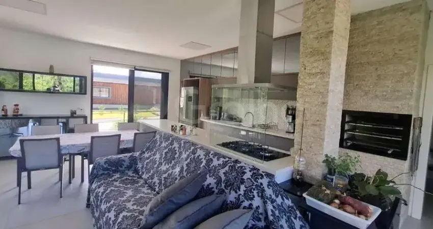 Terreno com 3634m² com linda casa de 300m2 de 3 quartos sendo 2 suítes no bairro Sul do Rio em Santo Amaro da Imperatriz