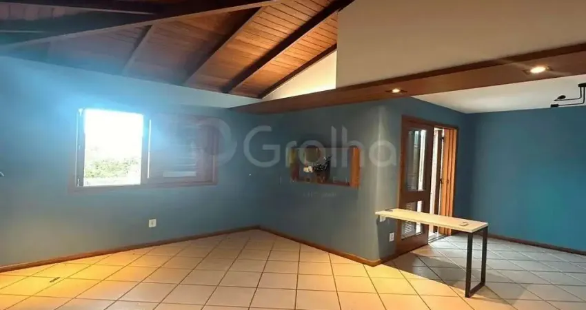 Casa Residencial de 251m² com 4 quartos na Armação Pântano do Sul