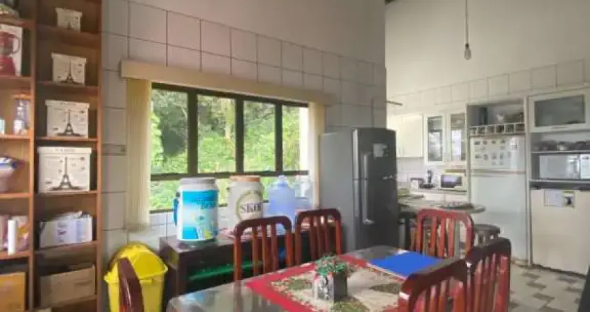 Casa Residencial de 5 quartos no bairro Centro