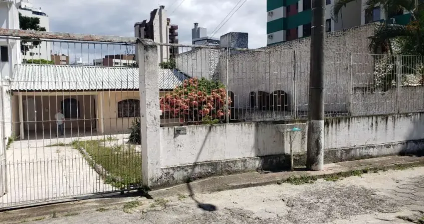 Terreno de 423m² no bairro Centro