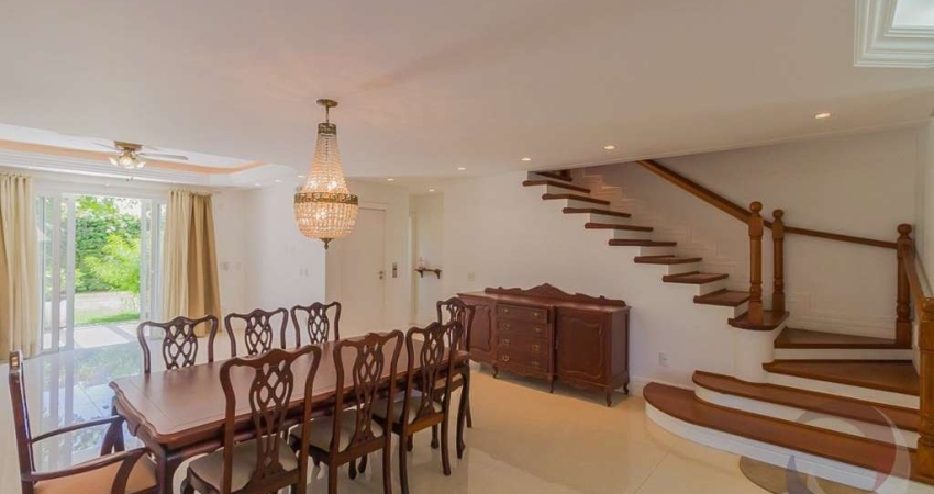 Casa Residencial de 380m² com 5 quartos sendo 4 suítes em Jurerê