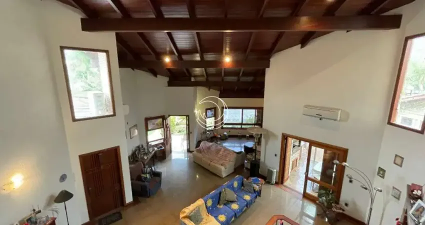 Casa Residencial de 430m² com 5 suítes em Jurerê