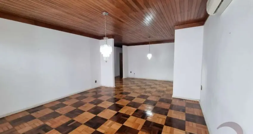 Casa Residencial de 4 dorms no bairro Centro