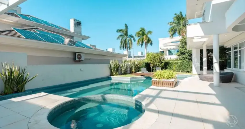 Casa de Alto Padrão com 537m² e 4 suítes em Jurerê Internacional