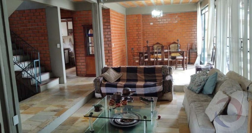 Casa Residencial de 226,71m² com 3 quartos sendo 1 suíte na Trindade