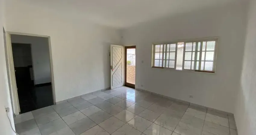 oucura, Grande loucura. Excelente casa em condomínio, no Município de Mongaguá, de 03 dormitórios, sendo 02 suíte.