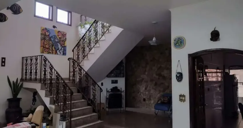 Loucura, grande loucura. excelente sobrado isolado, no canto do forte, de 03 suítes.