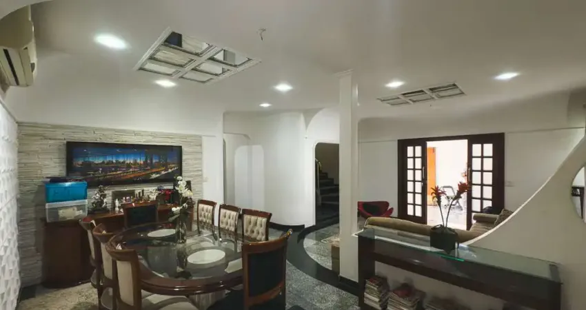 Loucura, grande loucura. excelente sobrado no canto do forte, de 04 dormitórios.