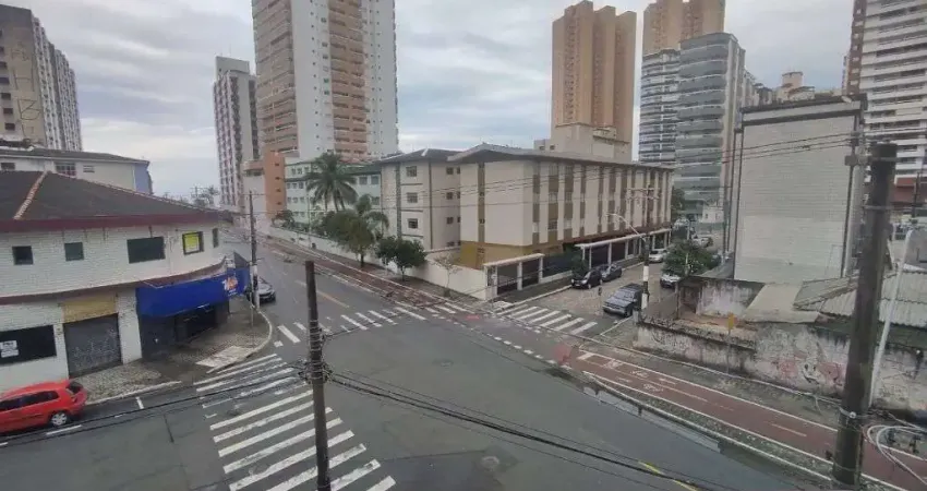 Loucura, loucura. excelente apartamento no boqueirão, a 100 metros do mar, de 01 dormitório com sacada.