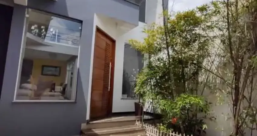 Sobrado Alto Padrão com 3 suítes ,  279m² e 4 vagas de garagem - Jardim Pedroso - Mauá/SP