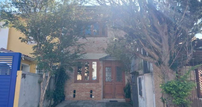 Casa com 2 quartos para alugar na Rua Hermes Fontes, --, Vila Madalena, São Paulo
