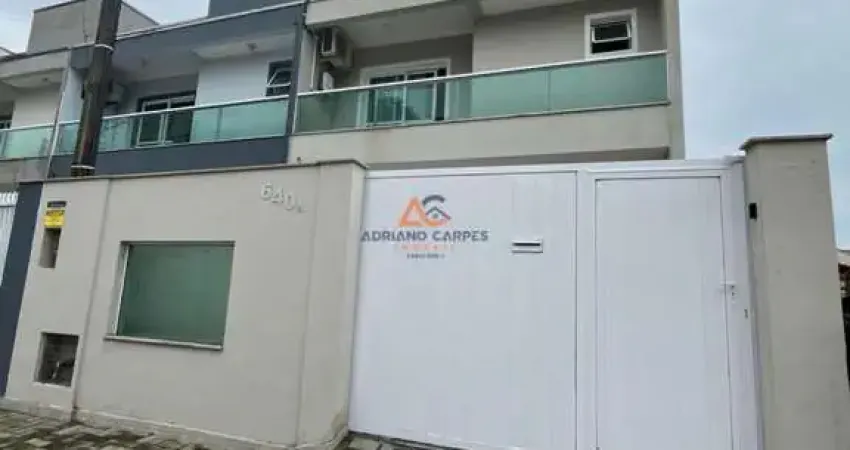 Sobrado com 3 dormitórios e 2 vagas de garagem localizado no bairro gravatá em navegantes - adriano carpes imóveis vende