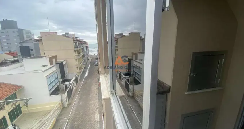 Apartamento mobiliado com churrasqueira a carvão e varanda na quadra mar na praia de Gravatá em Navegantes a venda pela Imobiliária Adriano Carpes