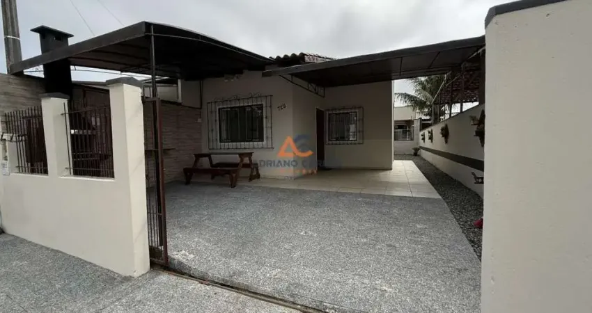 Casa semimobiliada com 130m² (terreno 208,56m²), 2 quartos (1 suíte), 2 churrasqueiras – oportunidade imperdível localizada no bairro armação em penha/sc, adriano carpes imóveis vende.