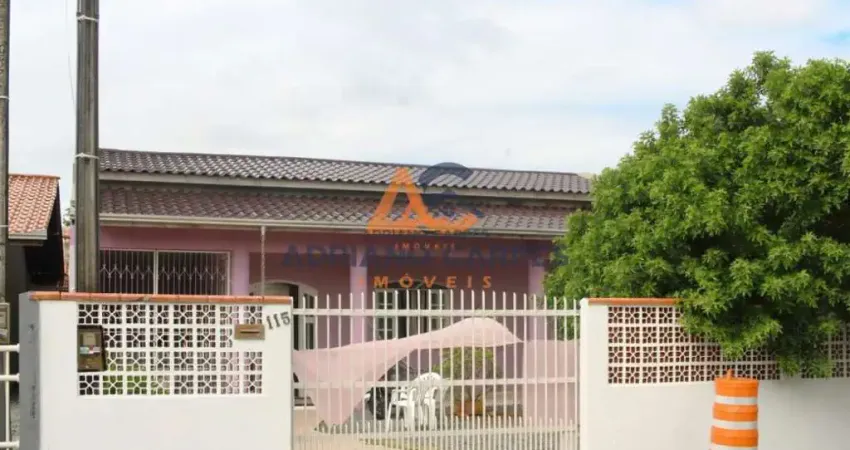 Casa quadra mar no bairro meia praia de navegantes com amplo espaço no terreno e 3 dormitórios - aceita financiamento bancário - adriano carpes imóveis vende