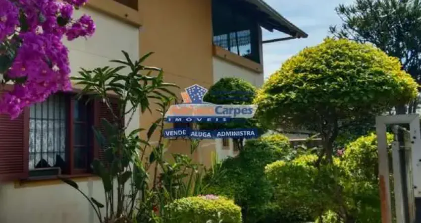 Sobrado com 3 dormitórios e 2 vagas de garagem localizado no bairro meia praia em navegantes - adriano carpes imóveis vende