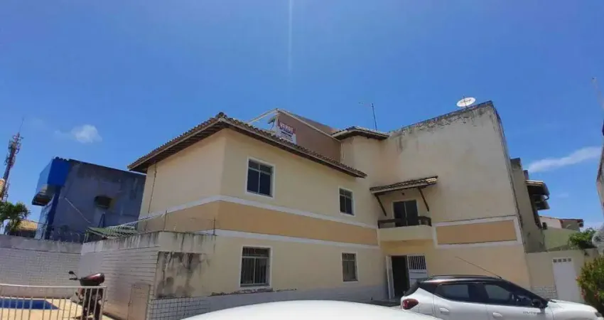 Apartamento 130m², 3/4, 1 Suíte, com Terraço privativo, 1 Vaga, 1° Andar, Escada, Stella Maris, Cond com piscina, ponto de referência Rede Mix. Excelente localização.