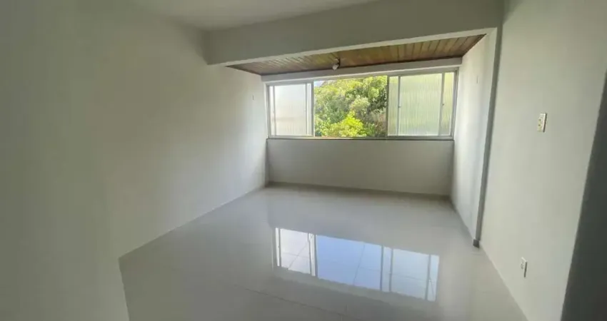 Apartamento 2/4 com dependência  no condomínio jardim das acácias -imbui