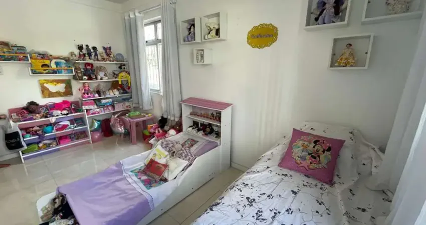 Apartamento 2/4 1 suíte , Portaria 24 horas, Rua das Codornas Imbuí .