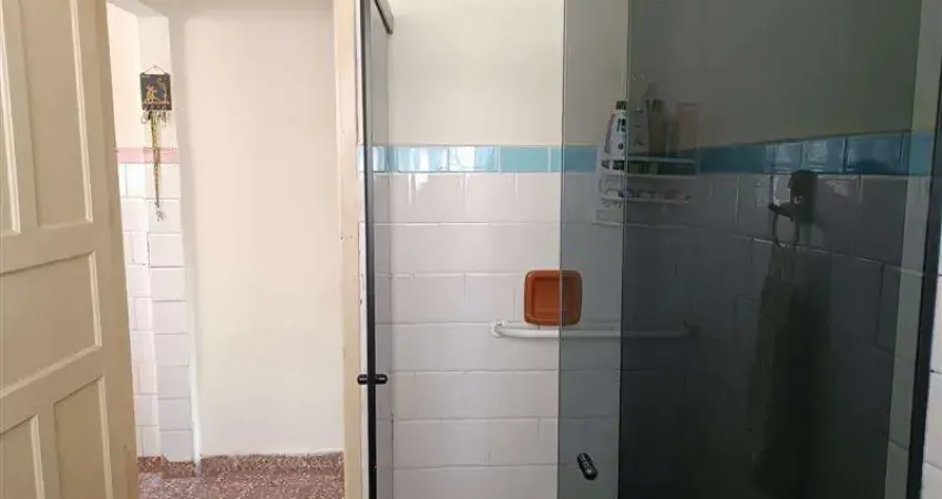 Casa térrea, grande, próxima ao super mercado chama com fácil acesso ao shopping e av. aricanduva