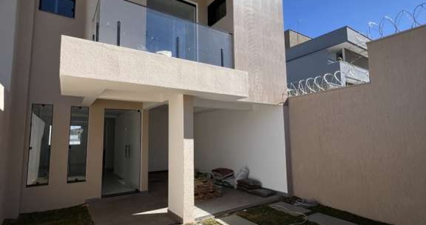 Casa 3 dormitórios para Venda em Betim, Guarujá Mansões, 3 dormitórios, 1 suíte, 3 banheiros, 2 vagas