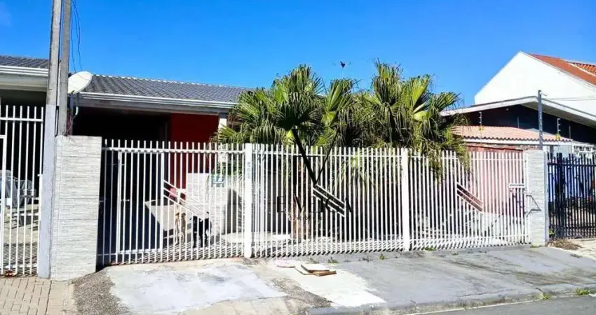 Casa térrea com 03 dormitórios, sendo 01 suíte, no bairro sítio cercado!!!