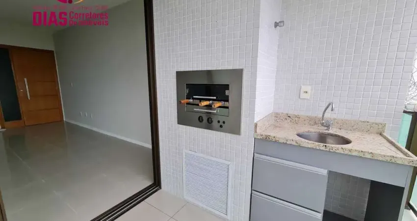 Alugo Apartamento no Resort Le Parc com 142m2 com 4/4, sendo 03 suítes, varanda gourmet com churrasqueira, andar alto, dependência de empregada completa e total infraestrutura.