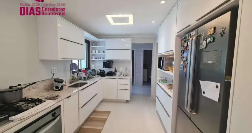 Vendo em exclusividade Apartamento  no Resort  Le  Parc  de 243m2 com 4 suites  reformadas , varanda gourmet,  4 vagas de garagens,  depósito Alto Padrão