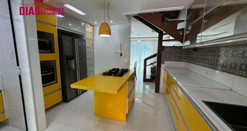 Alugo Linda casa Triplex Completamente Mobiliada e decorada  climatizada com 3/4, sendo 2 suítes, 01 máster com closet no Condomínio Veredas do Atlântico I, 02 vagas com total infraestrutura ao lado d